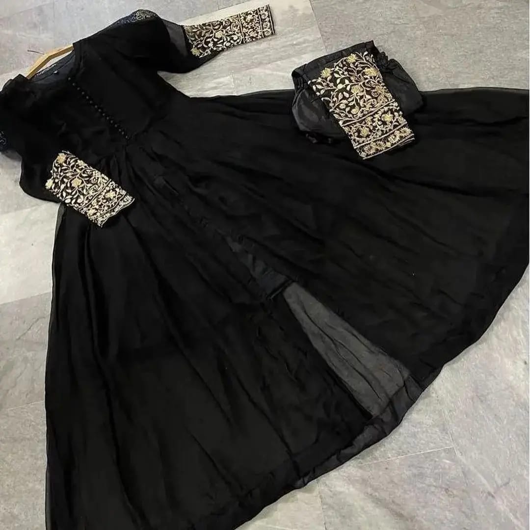 Cut Style Maxi With Bottom Embroidery