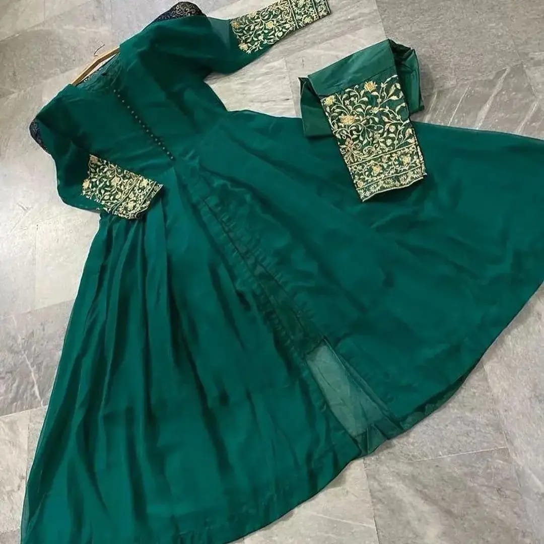 Cut Style Maxi With Bottom Embroidery