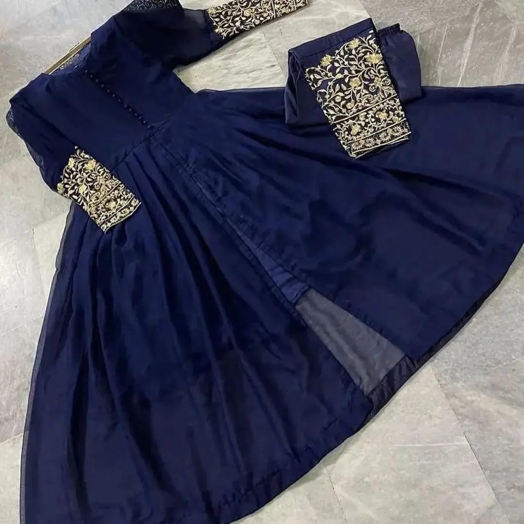 Cut Style Maxi With Bottom Embroidery