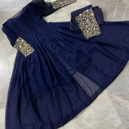 Cut Style Maxi With Bottom Embroidery