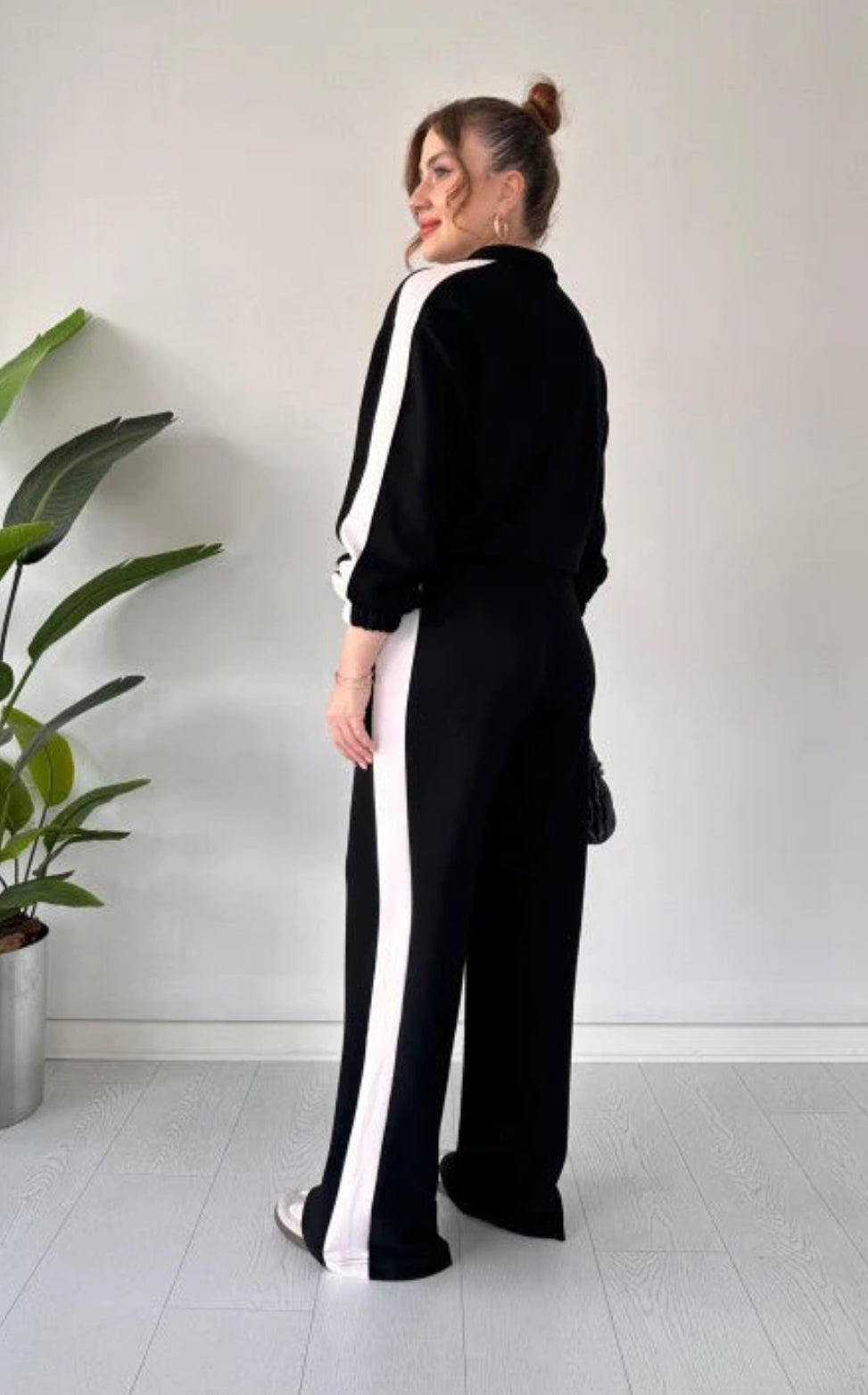 Panel tracksuit