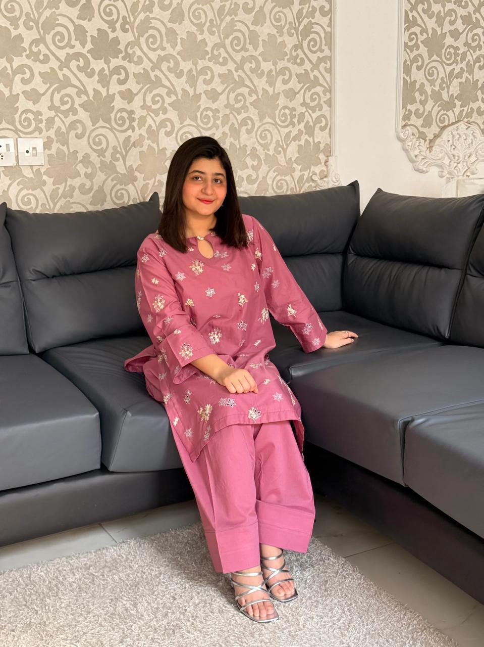 Momina 2pcs